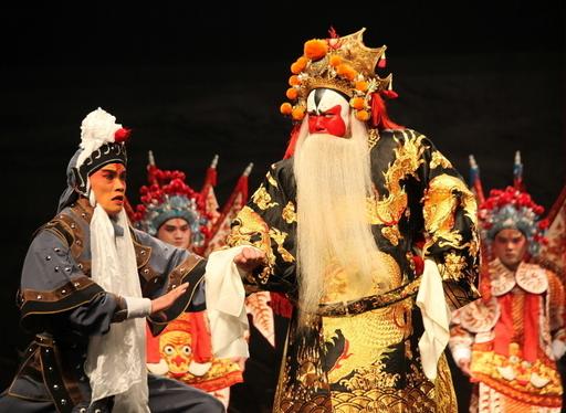 《京劇經(jīng)典劇目》-中國(guó)傳統(tǒng)戲劇經(jīng)典劇目排行榜